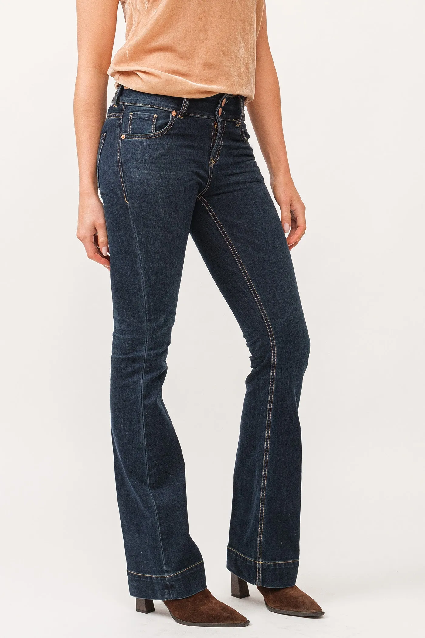JAXTYN MID RISE CLEAN WIDE HEM BOOTCUT JEANS EMOTION