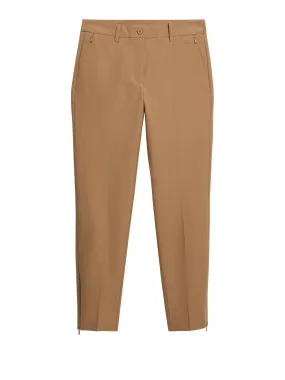Pia Pant / Tiger Brown